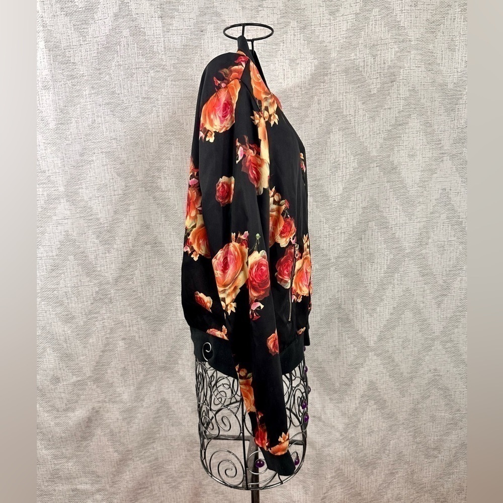 Indero floral black bomber size M - Picture 5 of 10